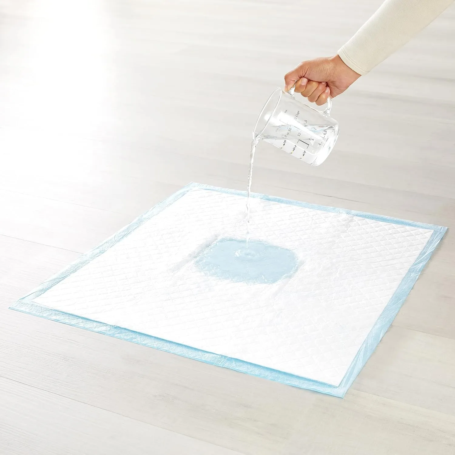 Amazon Basics Leakproof, Absorbent, Disposable Puppy Pads for Potty Training, Heavy Duty Absorbency, Regular Size, 24 x 23 Inches, Pack of 50, Blue & White