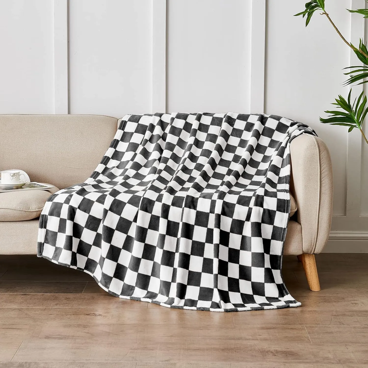 Checkered Blanket Flannel Throw Blankets Soft Cozy Checkered Grid Print Chessboard Gingham Pattern Throws for Bed Sofa Couch for All Seasons, 50x60 Inch, Black